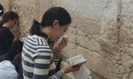 娱乐吃瓜君原唱,揭秘娱乐圈幕后故事，带你领略明星们的真实生活